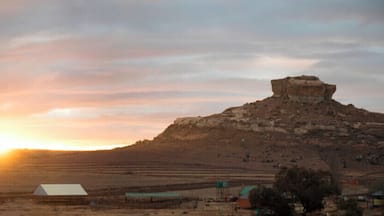 This place was just wonderful to wake up to. The sand stone type mountains with the sun rising just behind it early in the morning. People don't normally stop just outside Fouriesburg but there missing out.#BvSApplication