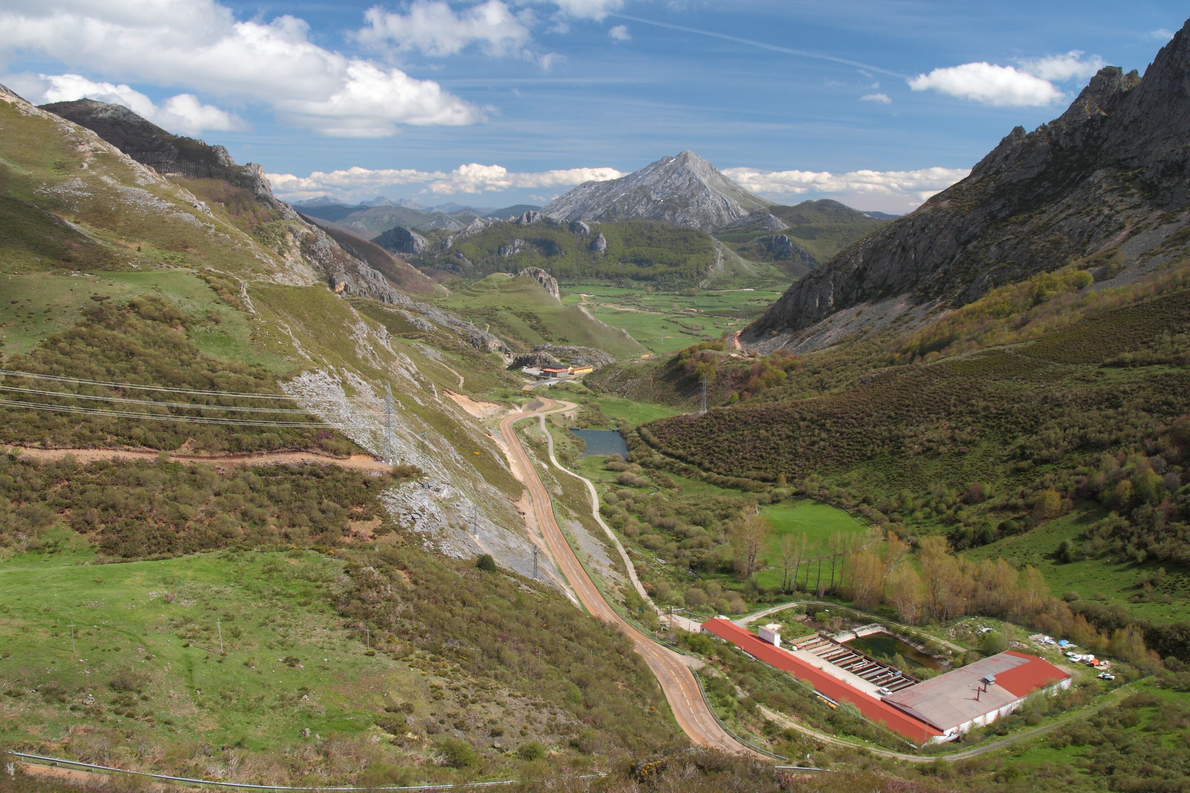 Valle de Puebla de Lillo y Pico Susarón, León.
