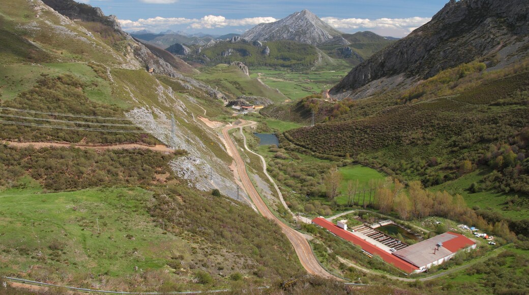 Valle de Puebla de Lillo y Pico Susarón, León.