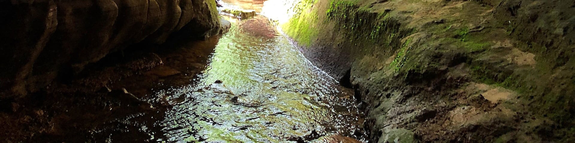 Pour les adeptes de grottes sauvages :)