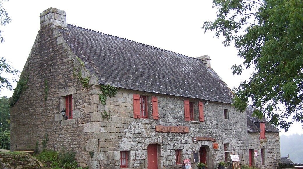 This building is inscrit au titre des Monuments Historiques. It is indexed in the Base Mérimée, a database of architectural heritage maintained by the French Ministry of Culture, under the reference PA00091189 .