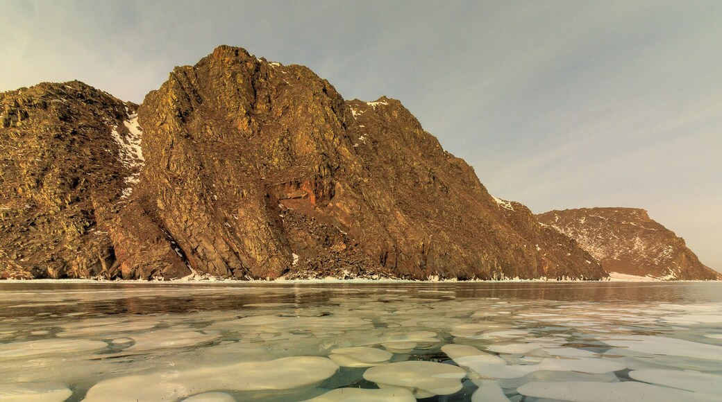 Lake Baikal in winter is a paradise for photographers. Join my next Photo tour in February 2020. www.timvollmer.de
