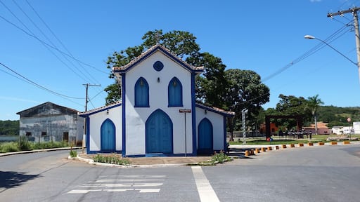 Uma igrejinha no meio da estrada.
Cidade de Cordisburgo, Brasil.
#OnTheRoad