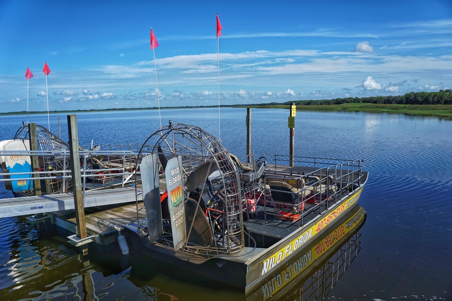 Great day out & my first air boat ride at Wild Florida.
Saw plenty of wild alligators & bird life.
Highlight was watching an osprey (fishing eagle ) diving for fish.