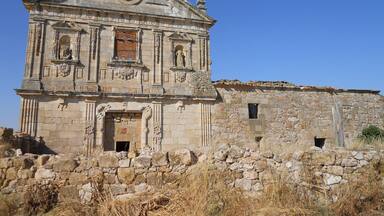 Monasterio de Santa María de la Paz del Soto en Villanueva de Campeán.