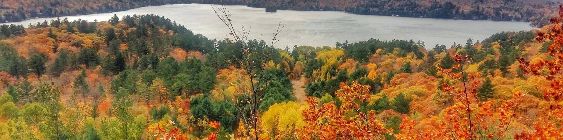 One of the best places in Ontario, Canada to view dazzling fall colours, gorgeous scenery and spectacular panoramic view of Lake of Bays.
#GreatOutdoors