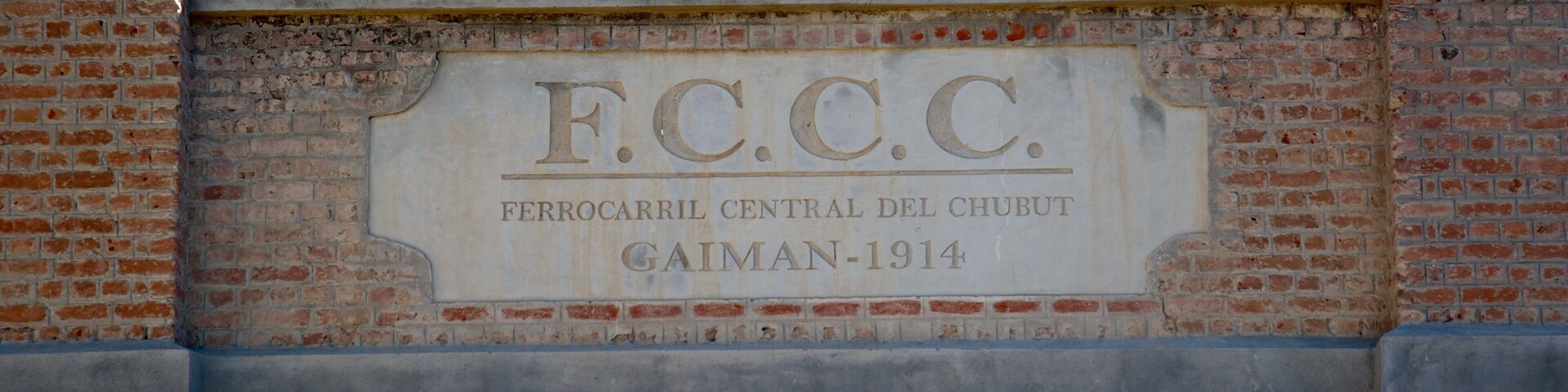 Puerto Madryn featuring signage