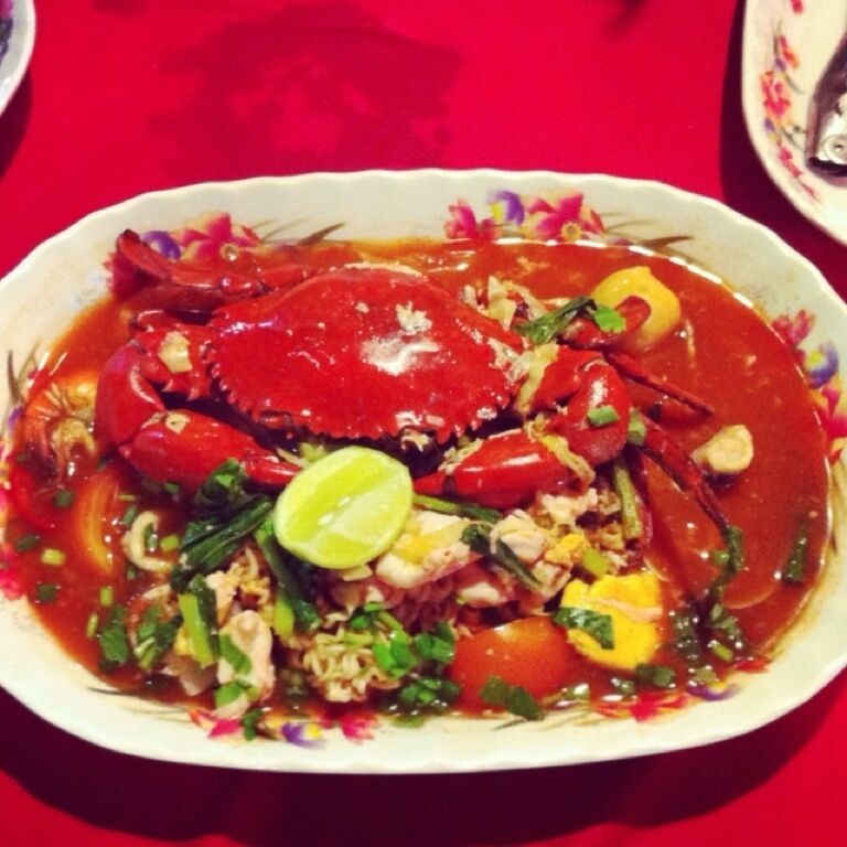 Whole mangrove crab with instant noodle. Must try if u around here