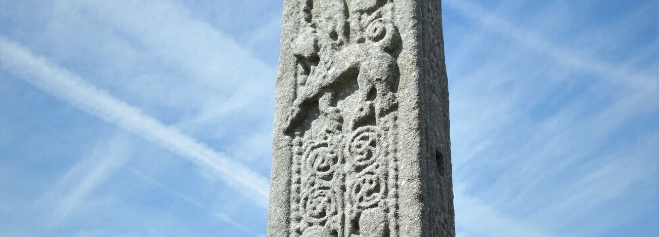 11th century Celtic cross (do you recognize Adam & Eve, Cain & Abel, Daniel in the Lions' Den?). The cross is situated in the Drumcliff Church Yard, where you find the grave of poet and Nobel Prize winner William Butler Yeats.
On this site a monastery was founded in the 6th century. #Details #Culture #LocalSecrets #Trovember #History