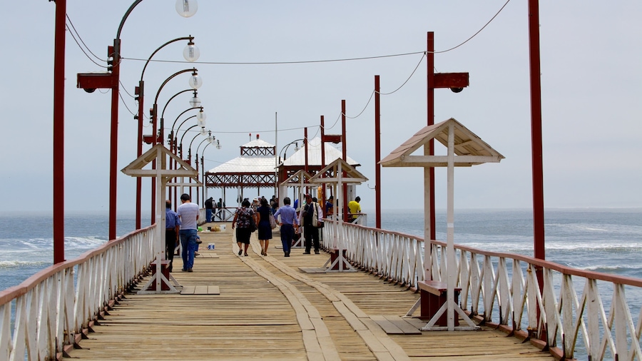La Libertad inclusief algemene kustgezichten en ook een klein groepje mensen