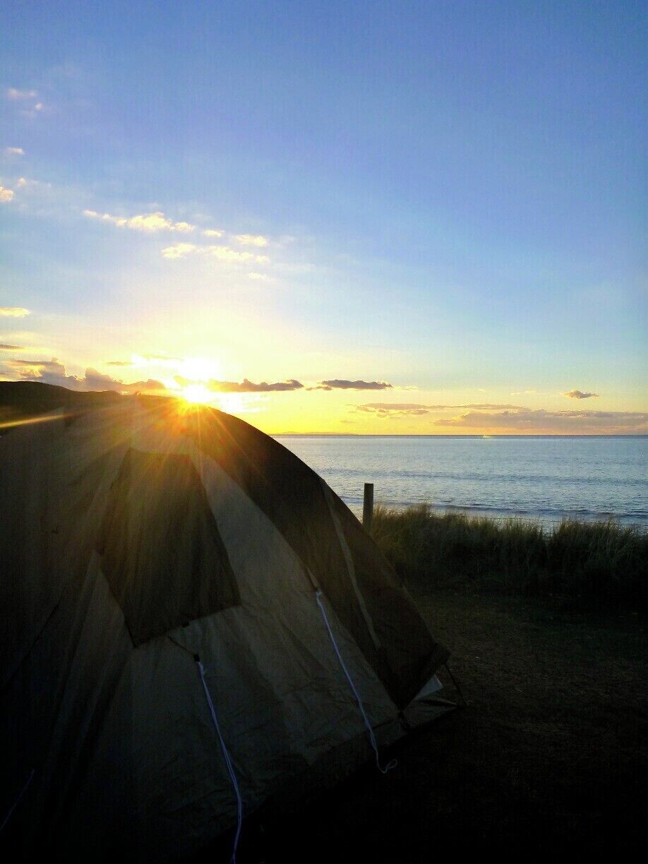 This campground is located allll the way at the top of the Coromandel via a single lane gravel road, but it’s totally worth the bumpy ride. 

Up here, you’ll find camping spots just steps from the beach and solitude (especially in April!). The long stretch of sand is great for a walk and is littered with shorebirds such as the oystercatcher and dotterel. You can also walk to the end of the beach and up the hill for an amazing view of the bay. 

Pit toilets and cold showers are available, along with the new addition of barbecues. 

I wish we had packed more food so that we could have stayed a few more days, but I’ll definitely be back here.

http://kileetravels.com/camping-in-the-coromandel/

#goldenhour
