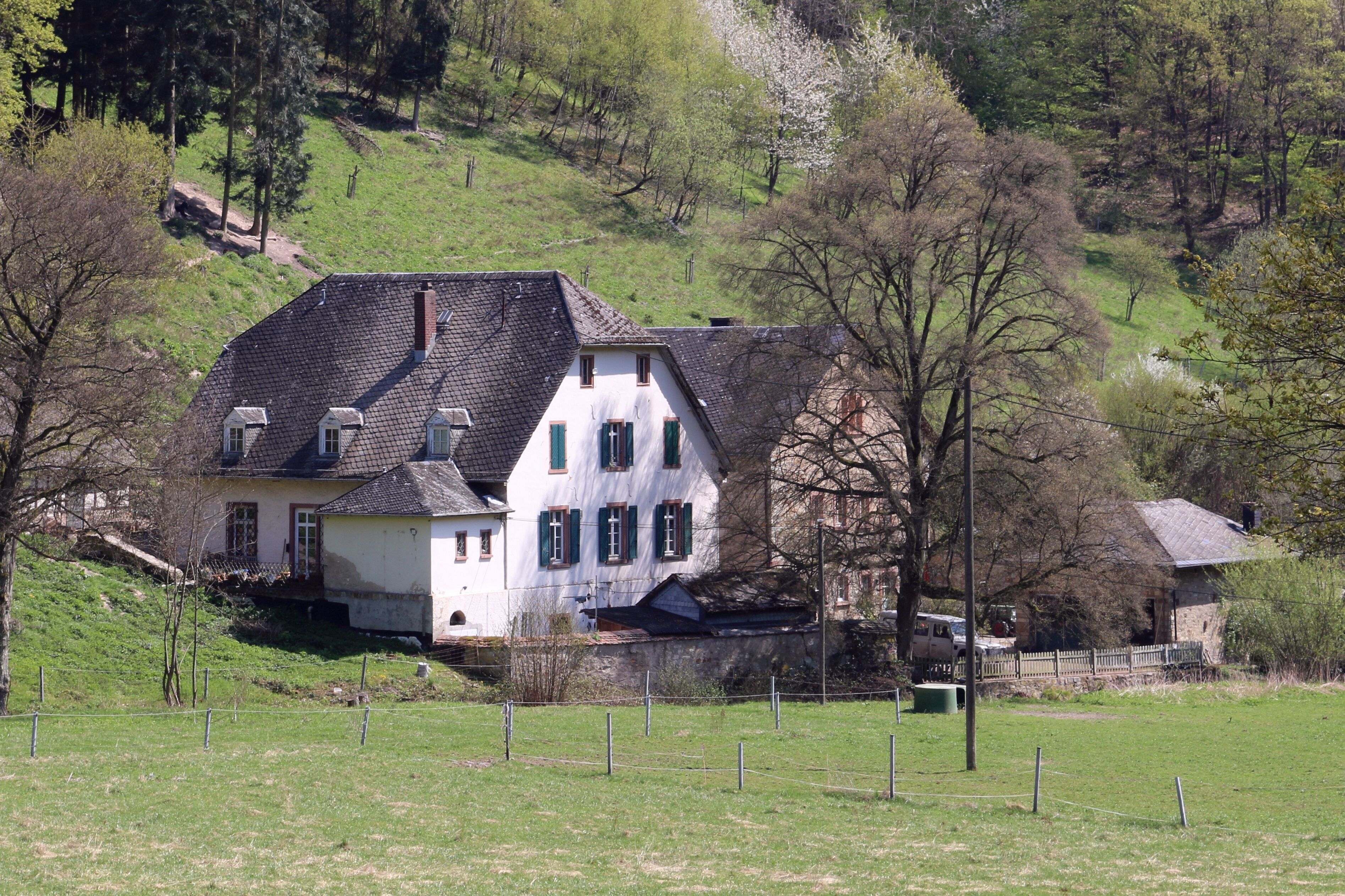 This is a picture of the hessian Kulturdenkmal (cultural monument) with the ID