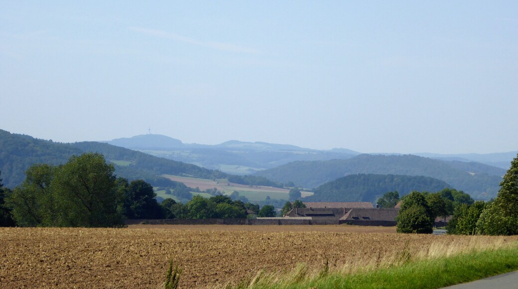 Blick vom Odfeld über das Klostergut Amelungsborn nach Westsüdwesten ins Wesertal