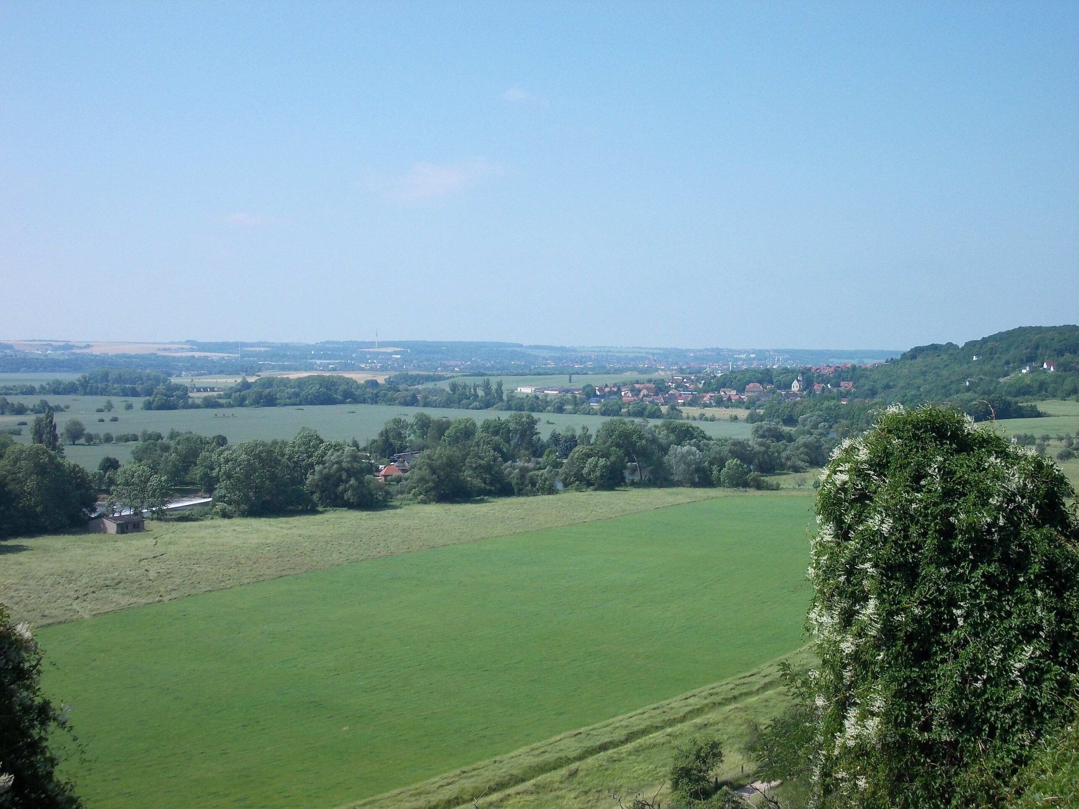 View of the Saale valley from Goseck (district: Burgenlandkreis, Saxony-Anhalt), protected landscape area "Saale"