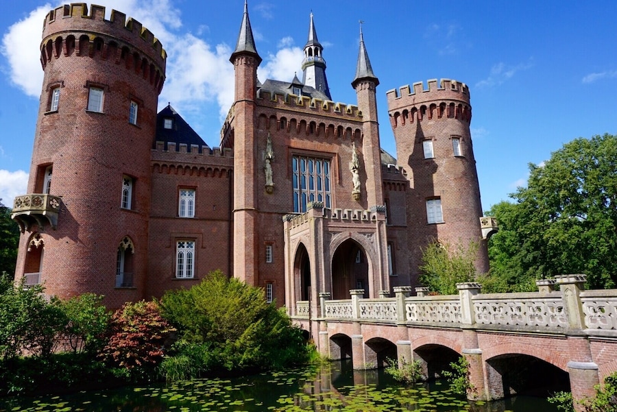 Moyland Castle has been rebuilt several times and now houses an art museum. If you visit this castle, you can climb the steps to the tower and see its surrounding gardens from a Birdseye view.