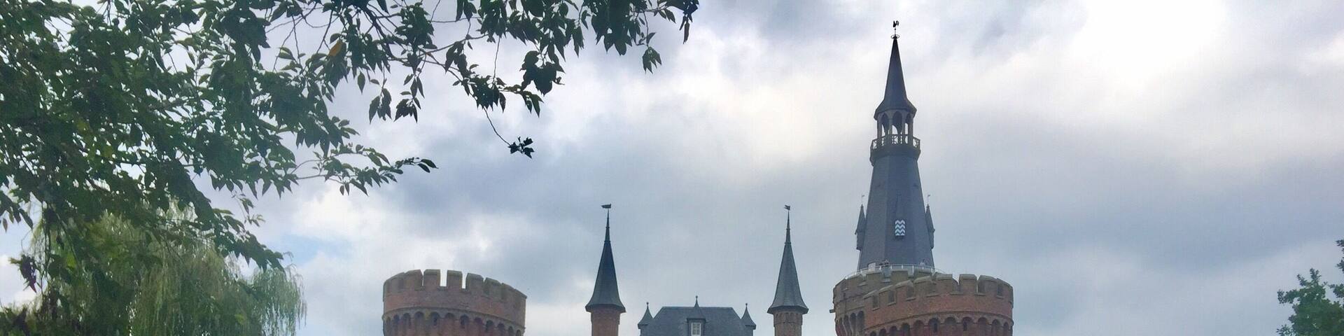 Back to Germany đ©đȘ I saw a singth on the Autobahn from the castle. Very nice castle đ°. There is a museum and a CafĂ©.