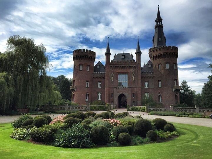 The beautiful grounds of Schloss Moyland. 