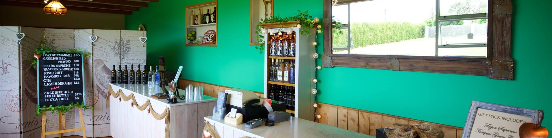 Lepperton featuring interior views