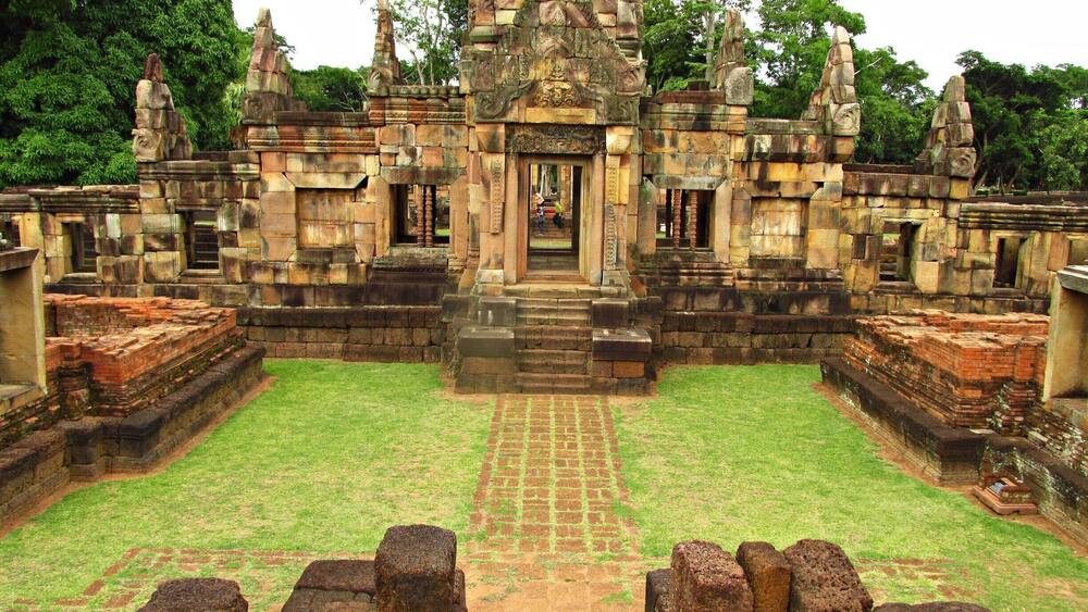 To get a good photo of an hippo is no easy task!