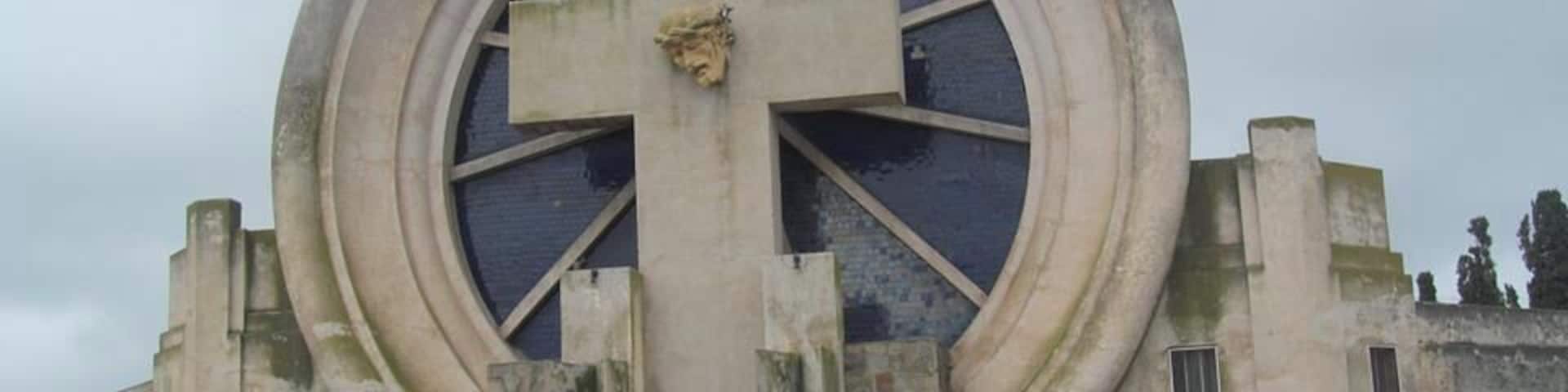 antigua entrada del cementerio del pueblo de Saldungaray.