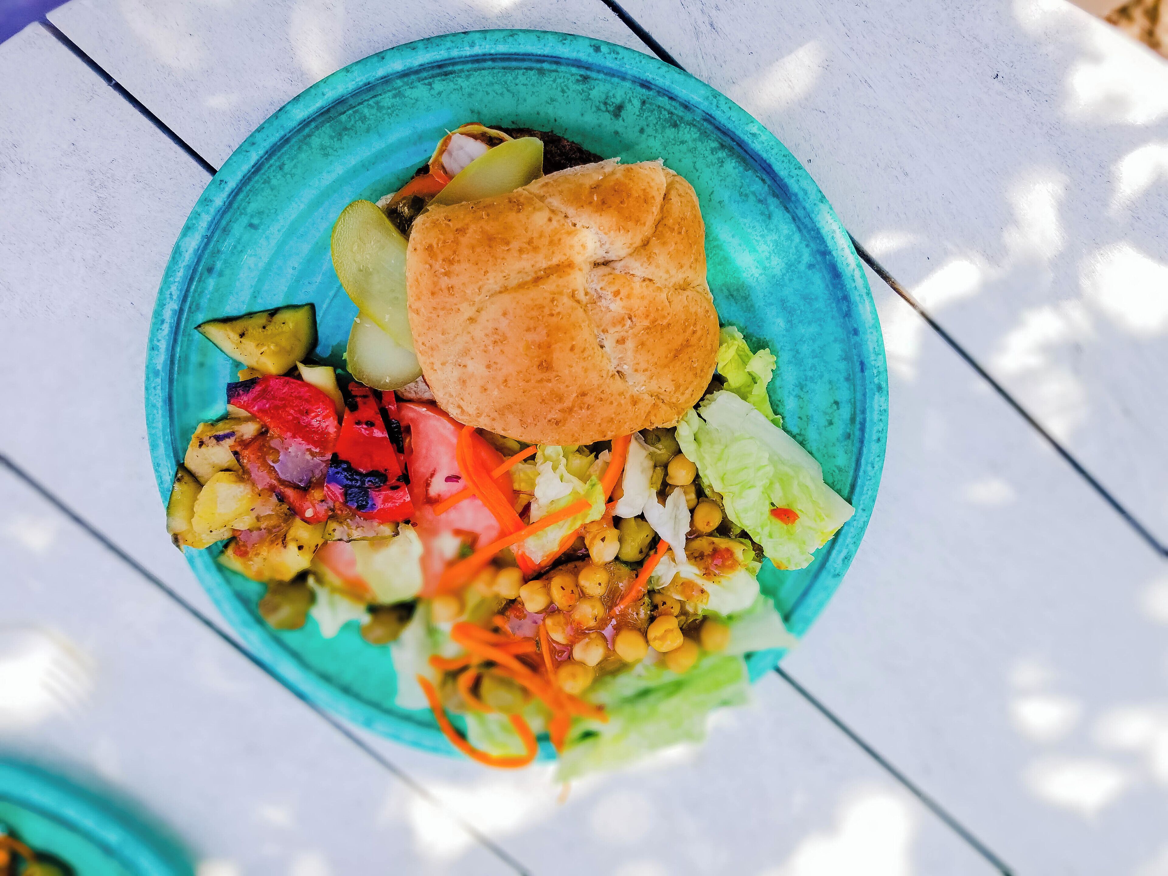 We loved the family BBQ by the water - lots of options for even the fussiest foodies! @fernresort - Ontario, Canada's All-Inclusive Resort with accommodations for large families & activities for all ages!

#familytravel #ontariosallinclusive #foodies #discoverON #Summertravel 