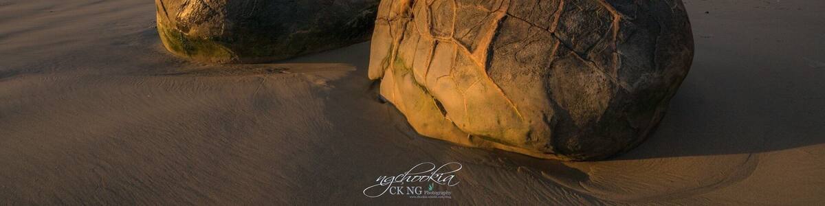 Dinosaur Egg II Moeraki Boulders - New Zealand
People sometimes mistake the Moeraki Boulders for dinosaur eggs, alien ... They range in size from about 1.5 meters to a little over 2 meters.