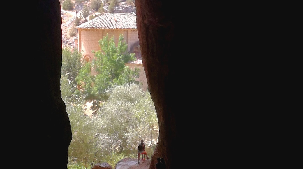 Galiana´s cave and Saint Bartolome hermitage.