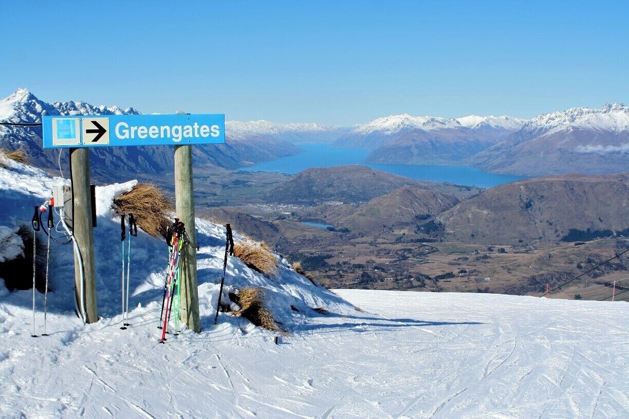 A ski slope with a sign pointing to Greengates.