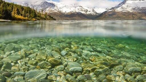 With a snowy mountain backdrop and clear frosty water, Wilson Bay in Lake Wakatipu is the ideal spot for photographers to snap happily away for hours! There is a small hiking trail, picnic area and friendly ducks if the views aren't enough...but who are we kidding, they're incredible! #newzealand #travel #photography #underwater