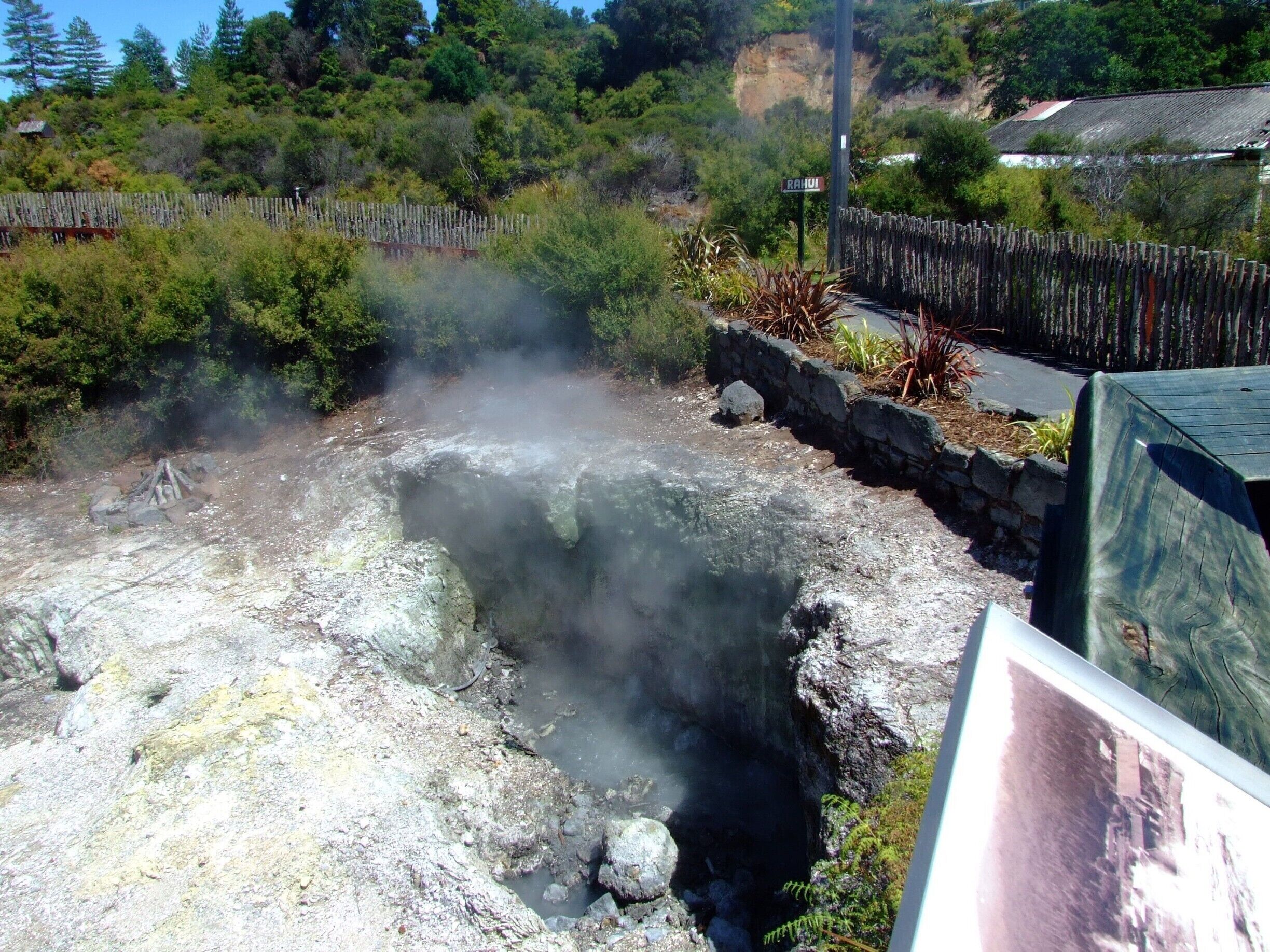  Waimangu Volcanic Valley is home to wonderful plant and bird life, thermal hot springs, steaming cliffs, volcanic craters and many more geothermal features.
We are just 20 minutes South of Rotorua and 40 minutes North of Taupo.