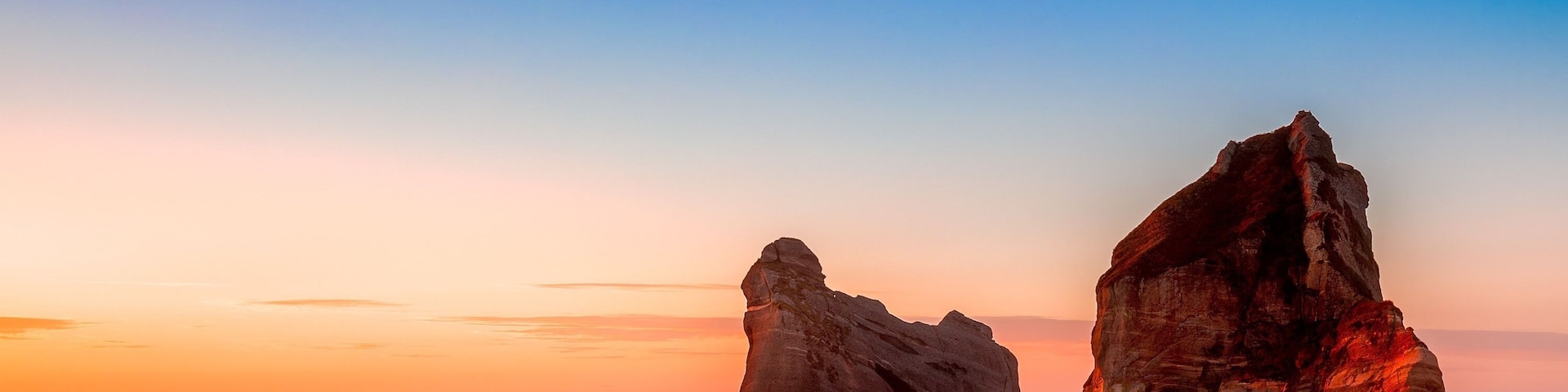 This is Wharariki Beach at sunset.
On the South Island of New Zealand we drove to the Northern tip at Farewell Point where Capt. James Cook said farewell to these islands on his way to Australia. This beach is just amazing, with little seal pups playing in the rock pools at low tide and these amazing rocks offshore. Best time to photograph these rocks is when the tide is going out and along the beach to the West. Only a short 1km walk from the car park. #OnTheRoad