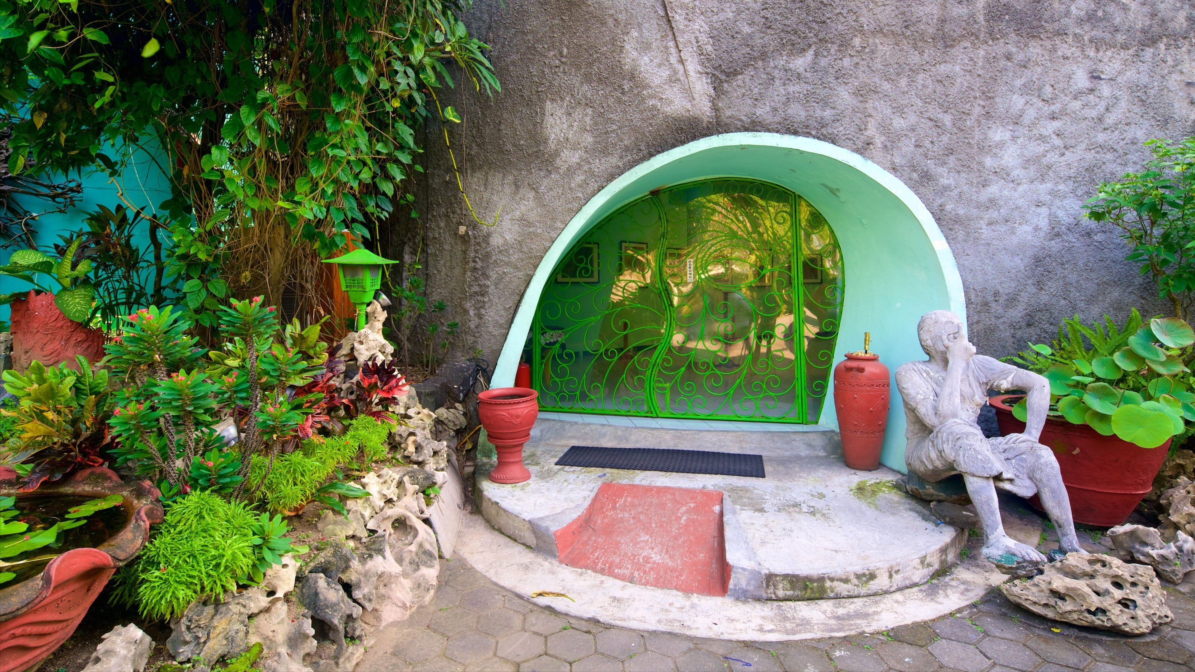 Catur Tunggal which includes a park