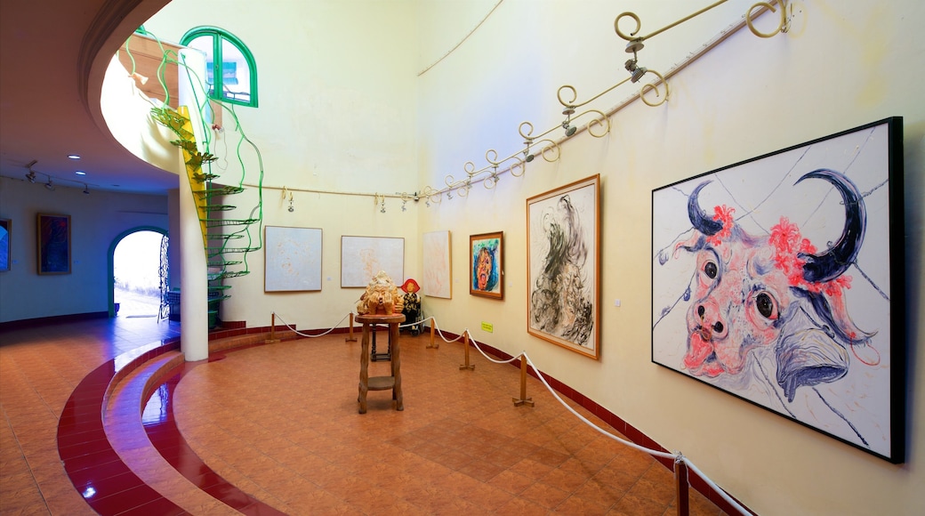 Catur Tunggal featuring interior views and art