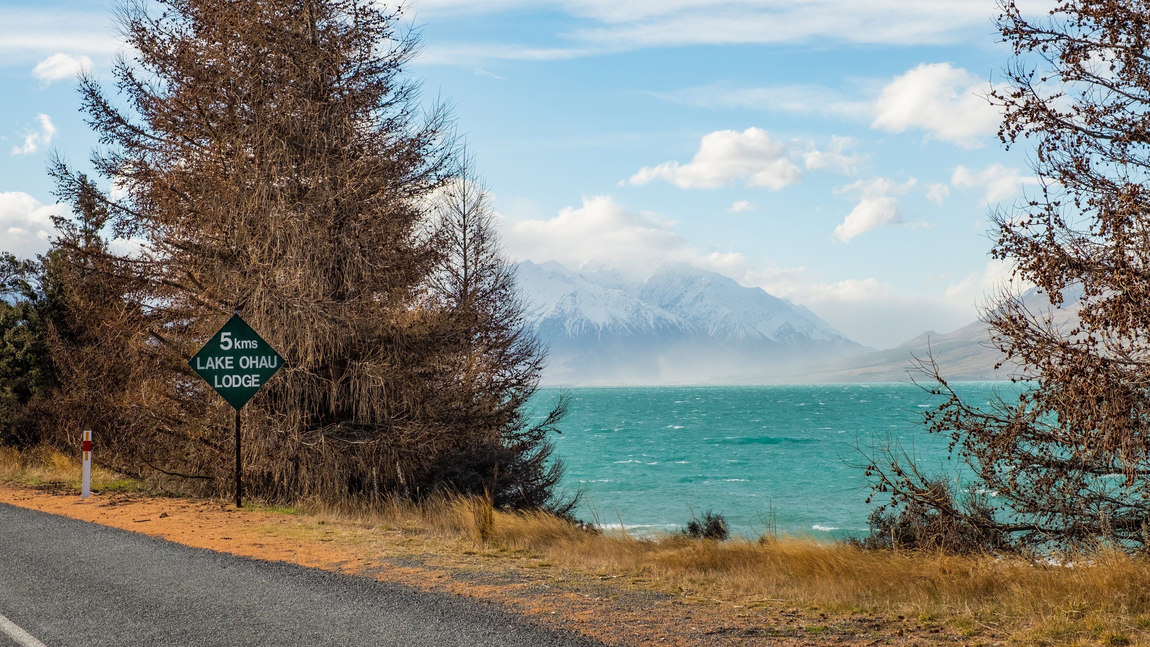 A road sign indicating Lake Ohau Lodge is 5 kms ahead.
