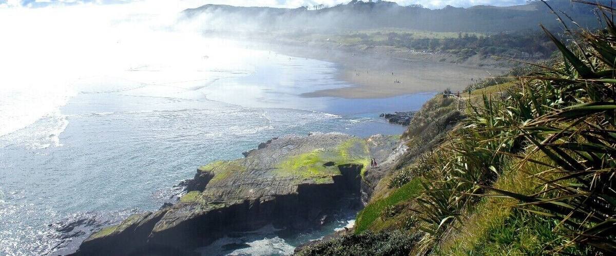 About an hour's drive from Auckland, Muriwai is another great beach to visit on a day trip from Auckland. It’s a great place to go surfing and boogie boarding, and also has a large colony of gannets who congregate on the rocks. Bring a picnic or head to Sand Dunz up the road for some takeaways and ice cream.
#beach
http://kileetravels.com/day-trips-around-auckland/