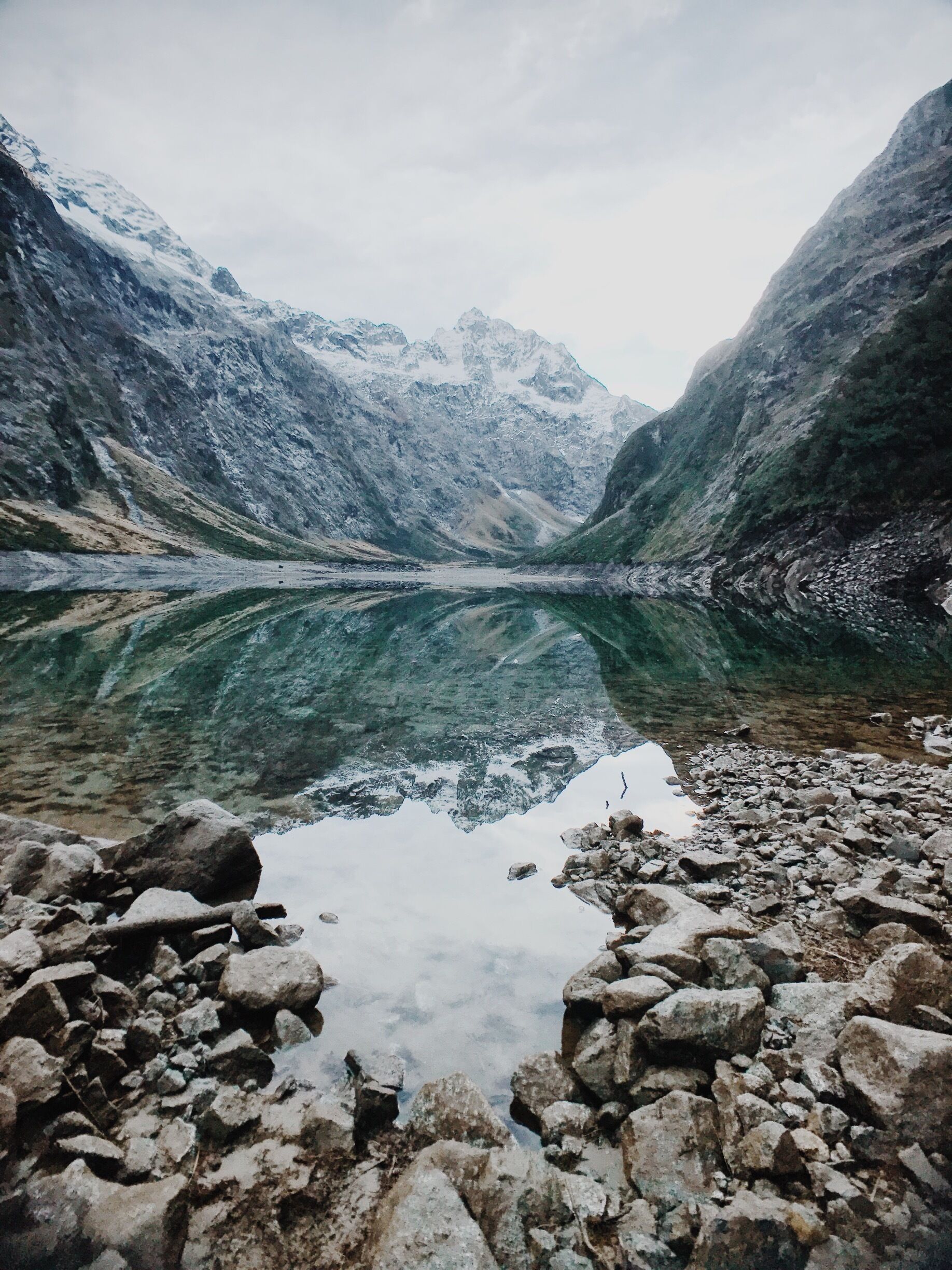 Lake Marian located in Fiordland 1km down the unsealed Hollyford Road. This track can be difficult and muddy to navigate but is definitely worth it for the spectacular views at the lake once you're there. Roughly a 3hr return hike to the lake. #newzealand