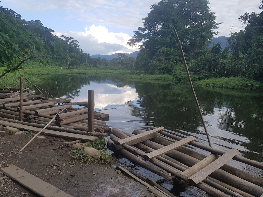 The best way to get around lakes in Peru