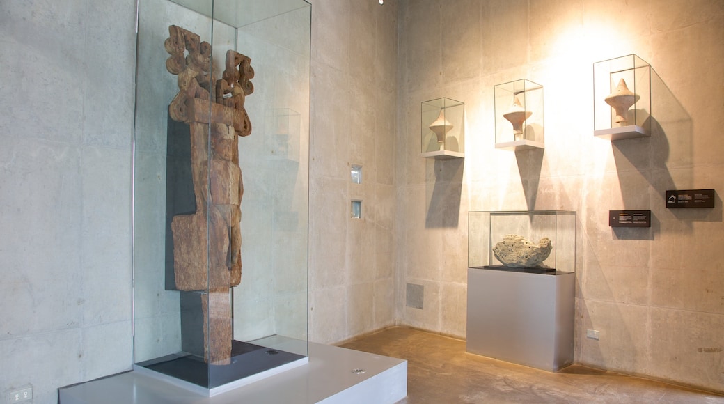 Santiago de Cao showing interior views