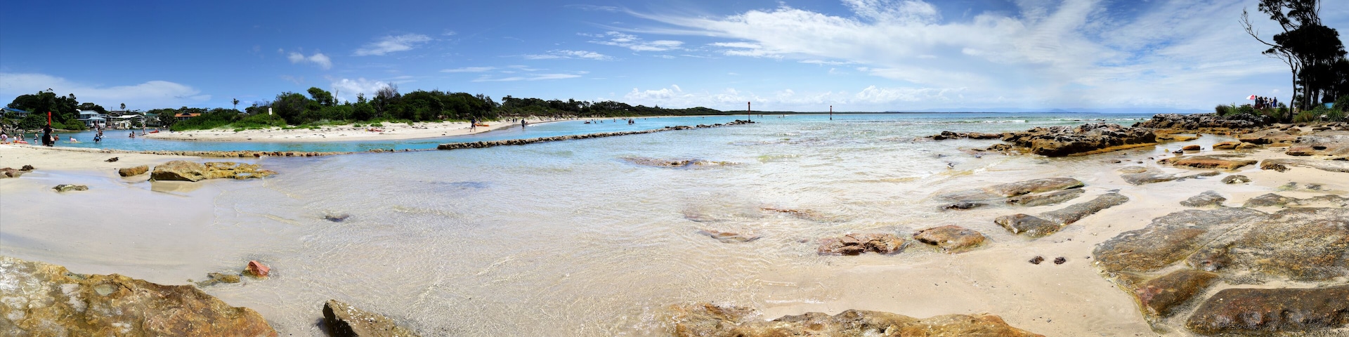Tourists on vacation at Currarong Australia scenic Parorama