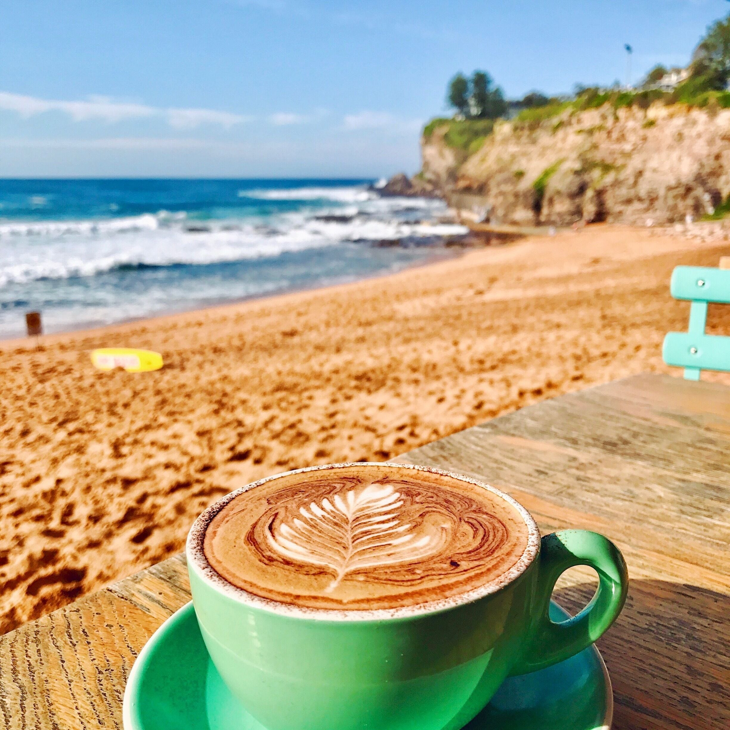 Continuing my love affair with Sydney's sunny beachside cafes. This little kiosk in Avalon, located on the Northern Beaches, is a perfect spot to watch the world go by #LifeAtExpedia