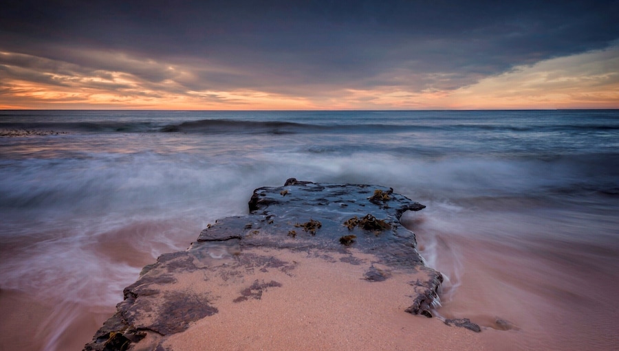 Avalon is such a stunning beach! There are so many composition options and if you spend the morning from early there you will definetely see some sights. From this sunrise shoot I saw an amazing saturated sunrise, then some dolphins, then a more demure color flow here. So pretty, you should check it out! #Goldenhour #whatshot #beautiful #Australia