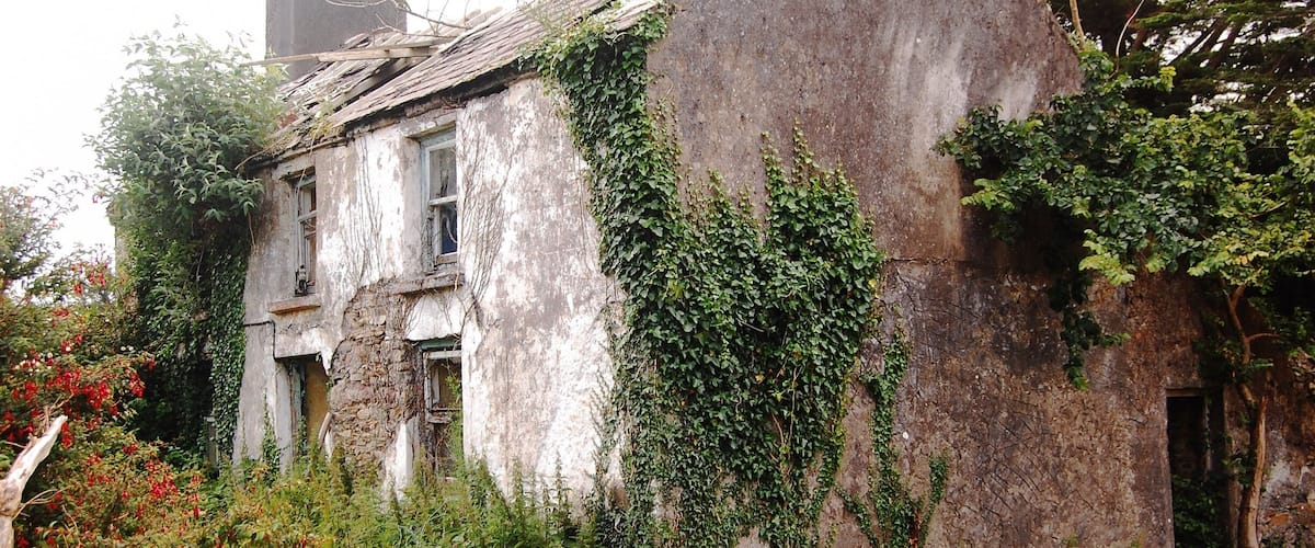 The location of the pin is correct, this is an old abandoned Irish cottage near Tuoist