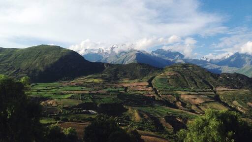 Last year i did an intership at 'Oye LENA'.
Oye LENA consists of three educational projects:
– Oye NENE, afterschool nursery education,
– Oye INTI WARMA, education for children with a disability,
– Oye YACHAQ, a partnership with the local population to work towards better education.
Besides the wonderful kids I had to work with, I was really lucky to wake up everyday with this view! They will be seeing me there again, for sure!