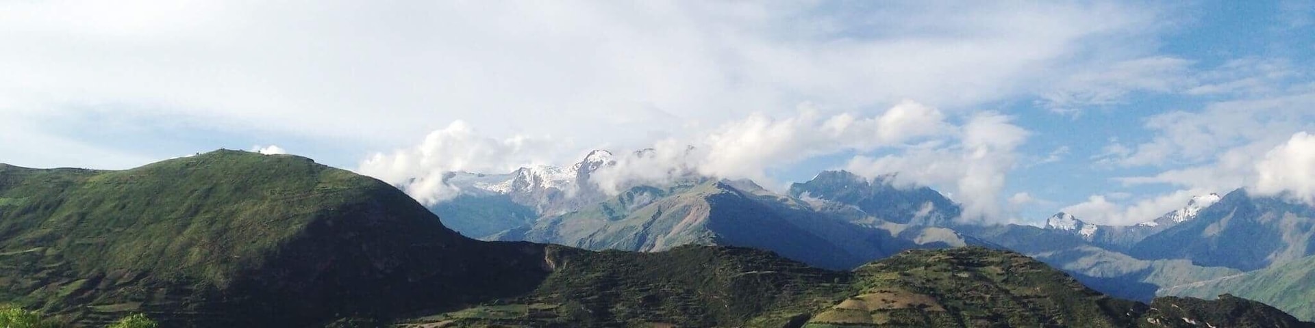 Last year i did an intership at 'Oye LENA'.
Oye LENA consists of three educational projects:
– Oye NENE, afterschool nursery education,
– Oye INTI WARMA, education for children with a disability,
– Oye YACHAQ, a partnership with the local population to work towards better education.
Besides the wonderful kids I had to work with, I was really lucky to wake up everyday with this view! They will be seeing me there again, for sure!