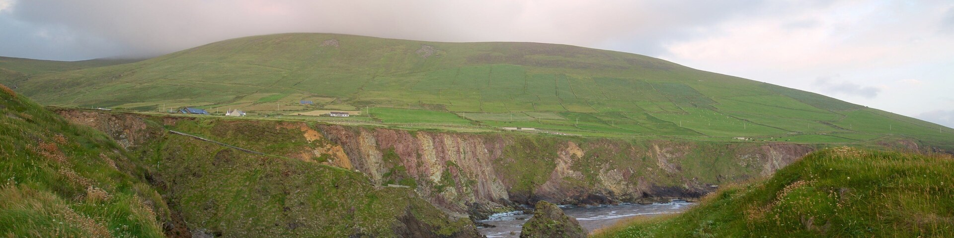 Coumeenoole featuring general coastal views and rugged coastline