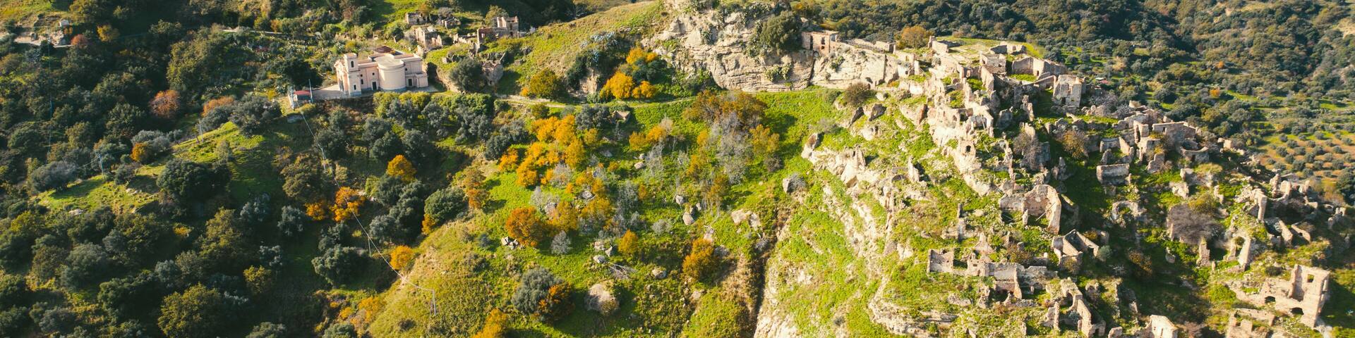 Brancaleone superiore, paese abbandonato in Calabria
