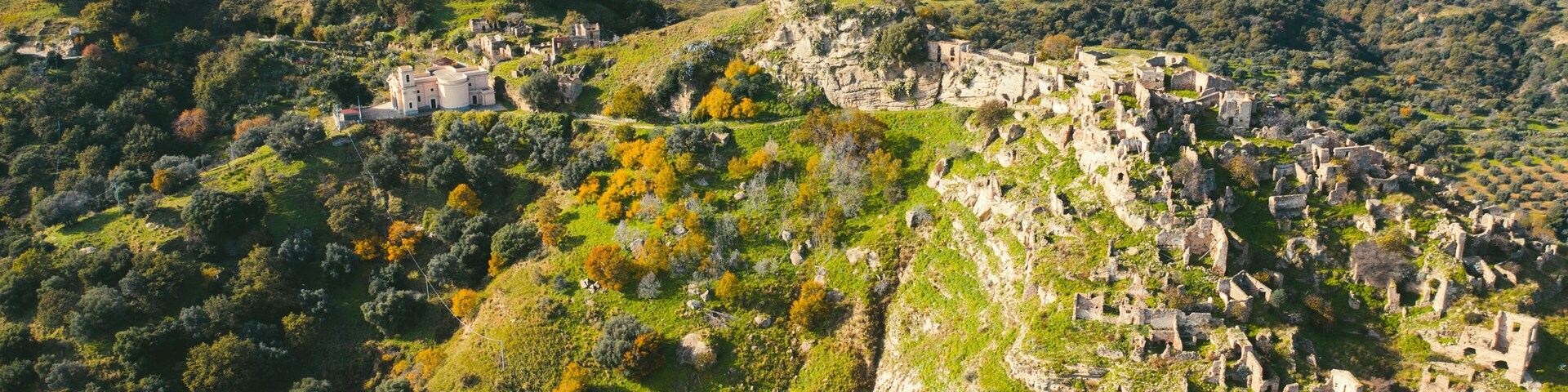 Brancaleone superiore, paese abbandonato in Calabria