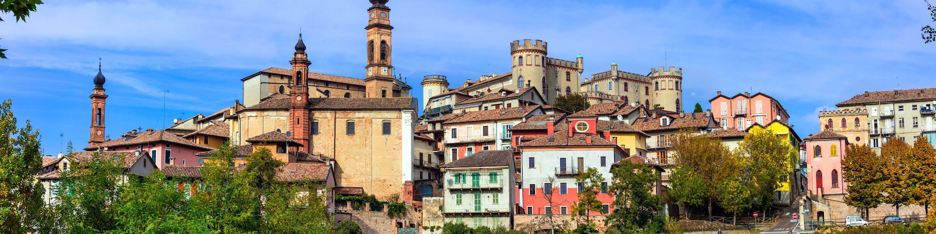 Pictorial medieval village(borgo) and castle - Castiglione d'Asti in Piemonte, Italy
