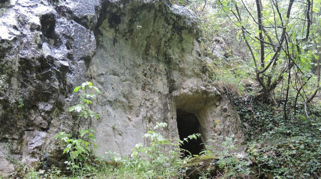Serramonacesca: Complesso rupestre di San Liberatore