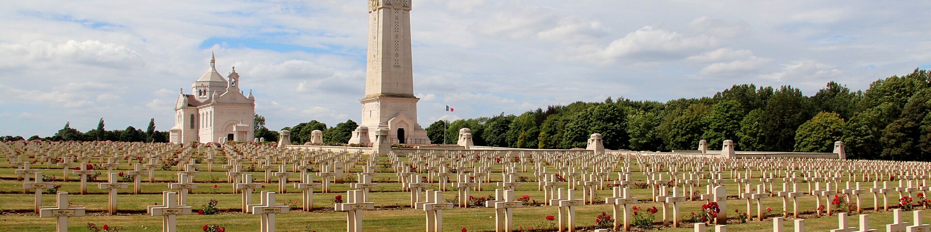 This building is indexed in the Base Mérimée, a database of architectural heritage maintained by the French Ministry of Culture, under the reference IA62001092 .